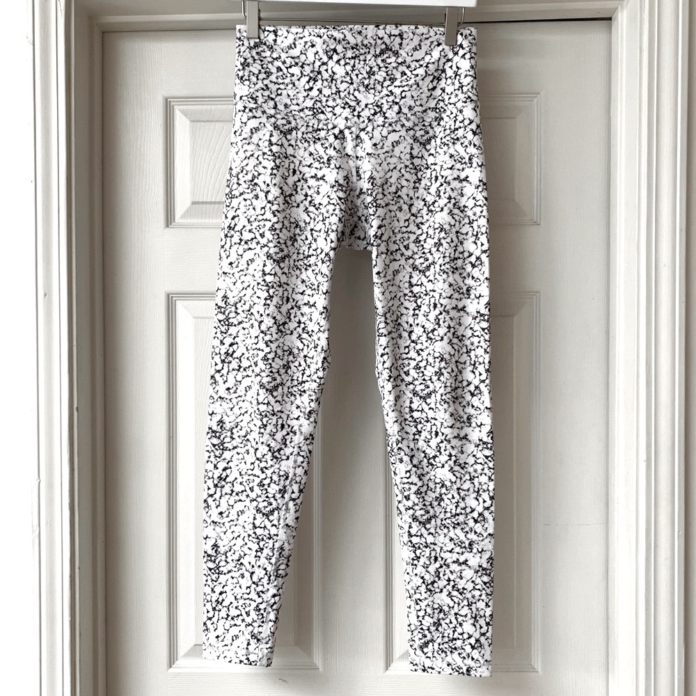 MOVING SALE | DYI Clothing Women’s White Marble Printed Yoga Tights, Size Large - Picture 1 of 5